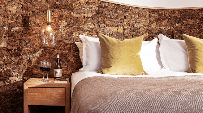 JR20220505 RedHotels Various 227